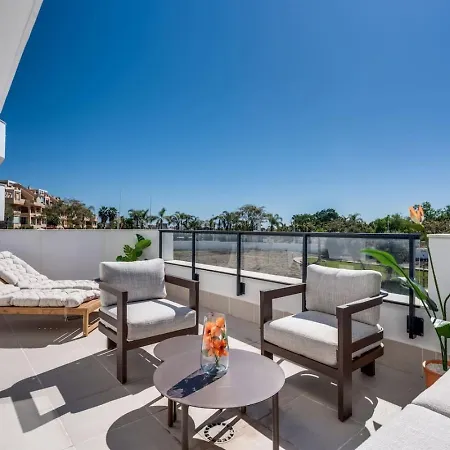 Aranya - Stylish Apt. With Great Views *